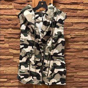 K TOO Camouflage Sleeveless Hooded Vest